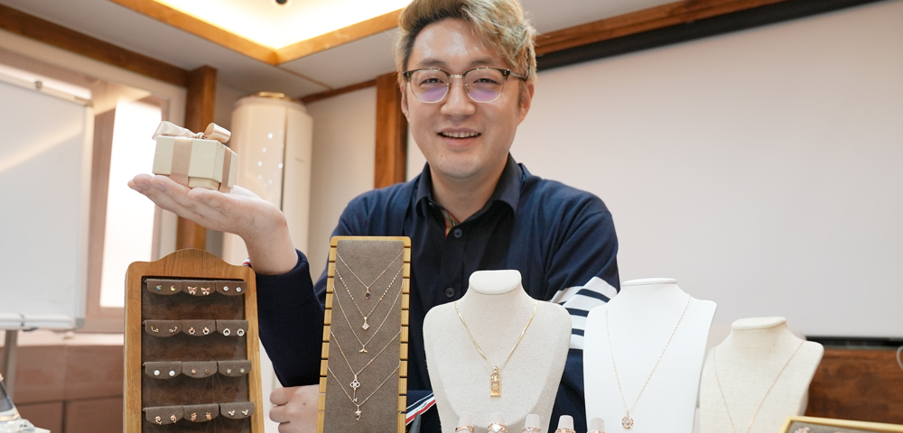 Jeweler saves family business with a gem of an idea