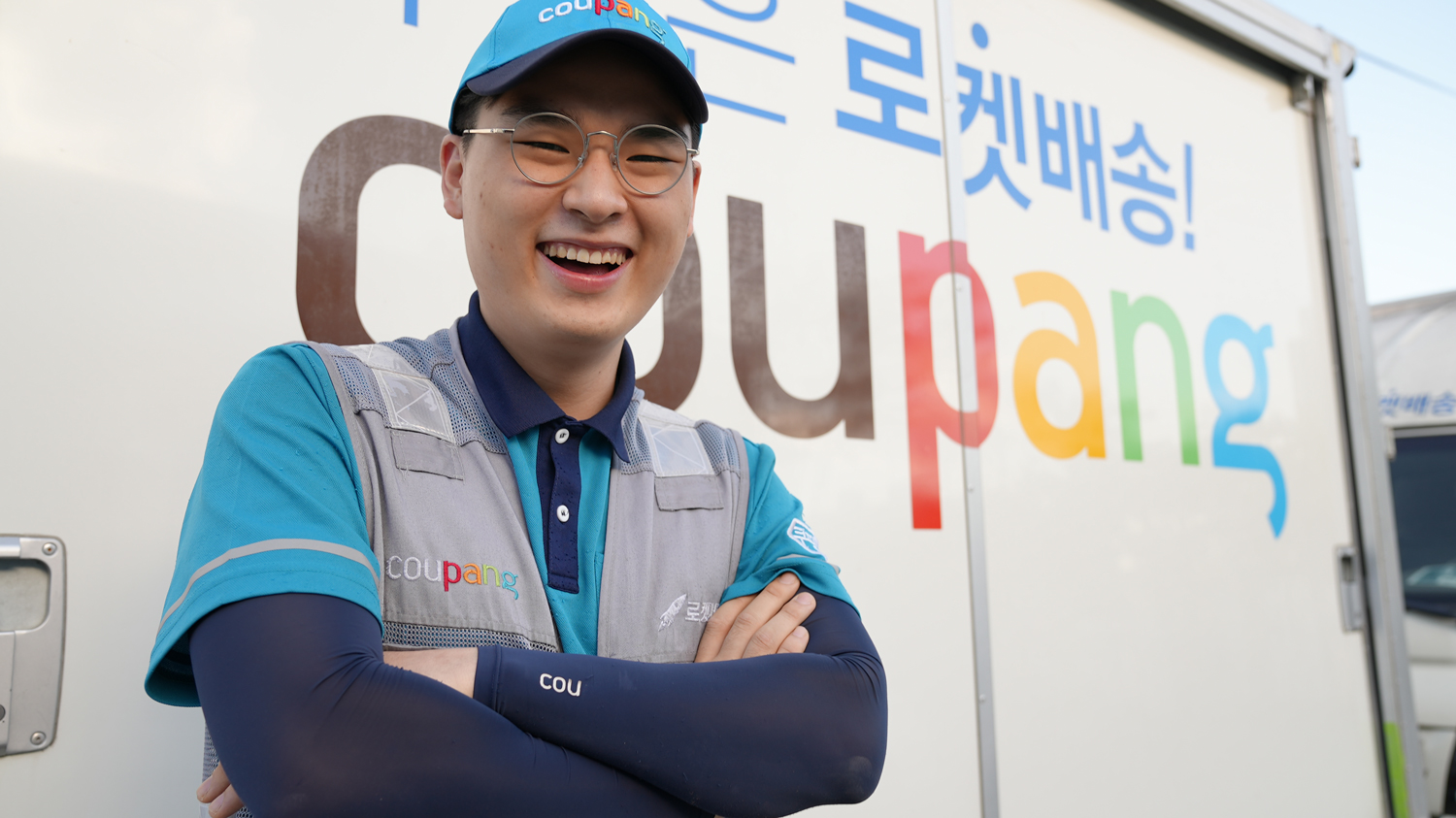 Youngest Coupang driver given a military sendoff party by colleagues